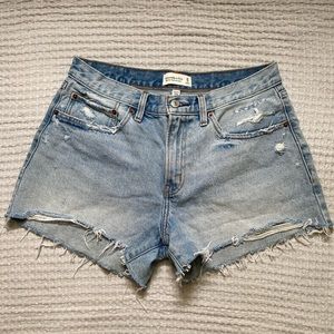 A&F mid rise boyfriend short curve love